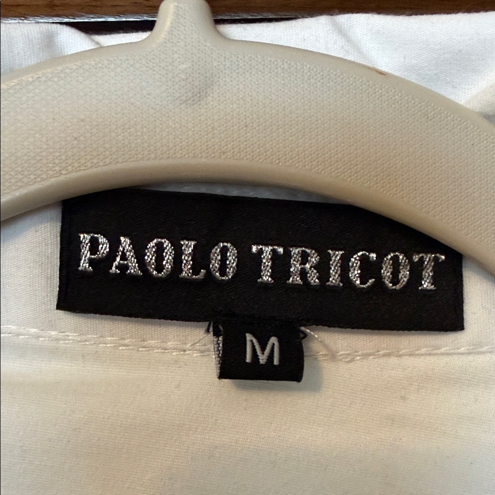 Elegant White Trench Coat with Button Detail - Picture 2 of 3